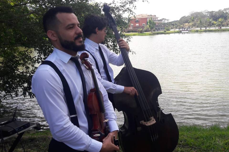 Violino e Baixo Pinheral-RJ