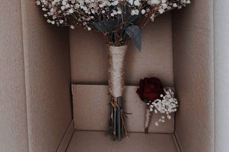 Buquê de rosas e mosquitinhos