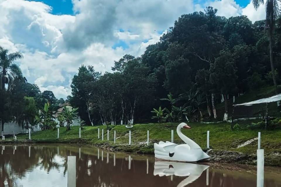 Lago com pedalinho