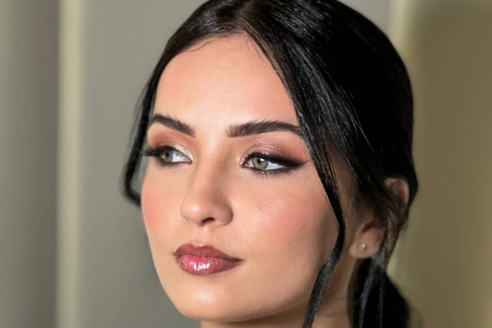 Izabella Schmeiski Makeup