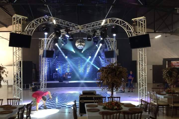 Pista com tvs de led