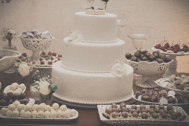 Mesa de doces e bolo casamento