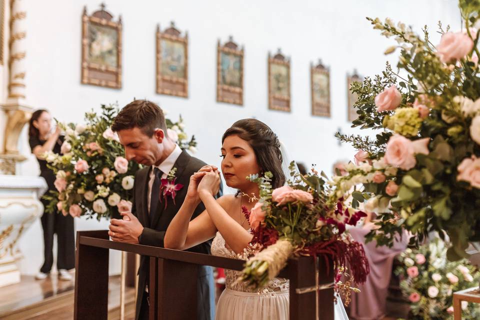 Casal no altar