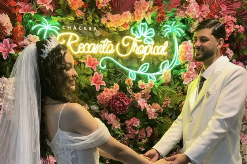 👰🏻‍♀️🤵🏻‍♂️