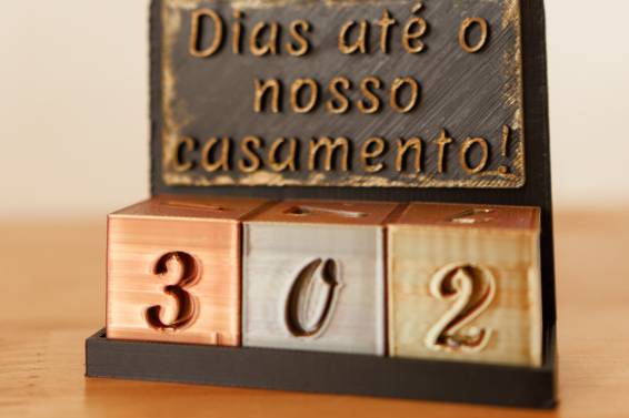 Contador preto com dourado