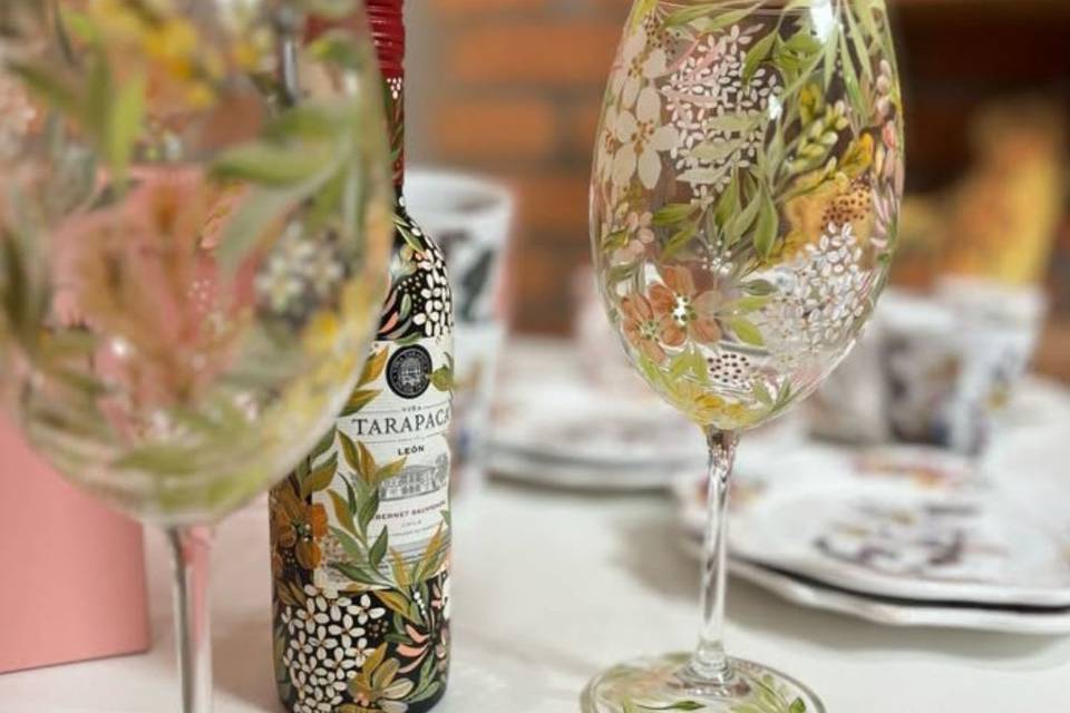 Kit Taças + Vinho em Aquarela