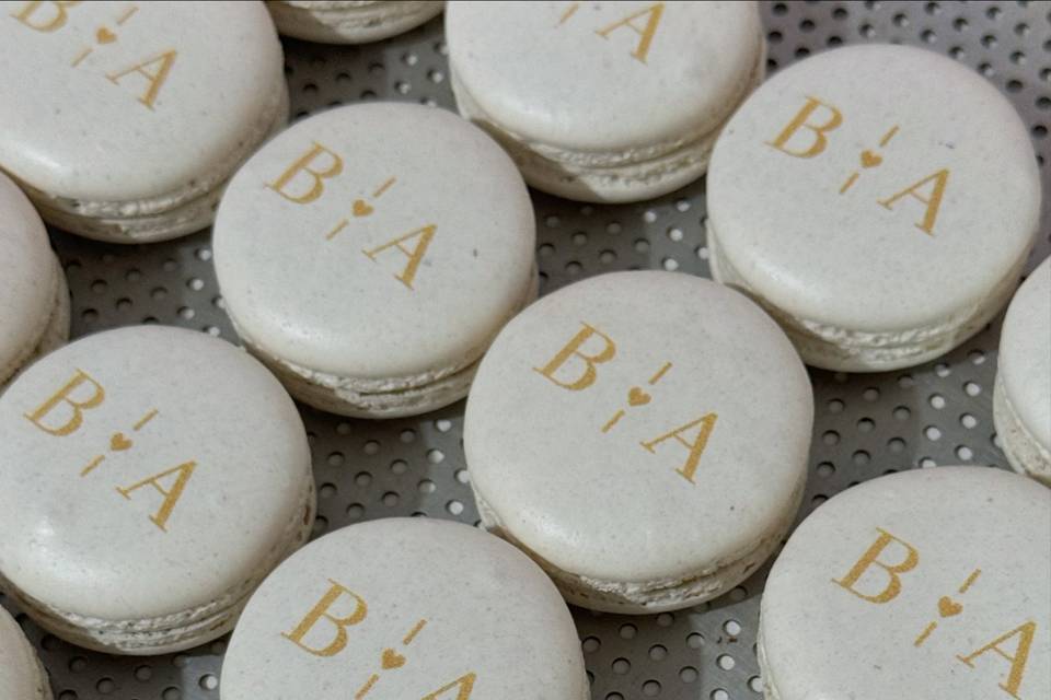 Macarons com iniciais do casal