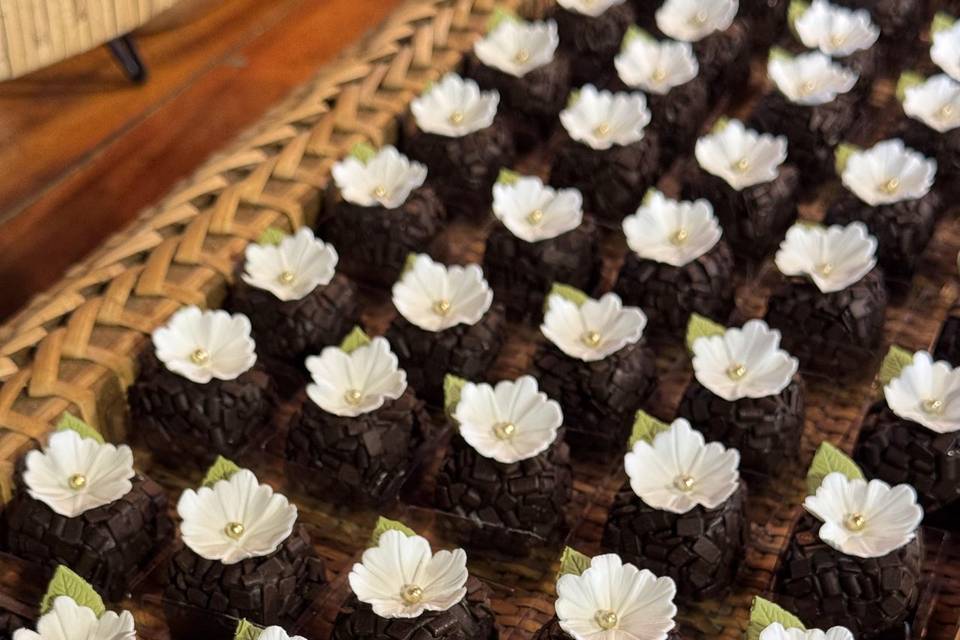 Doce meio amargo floral