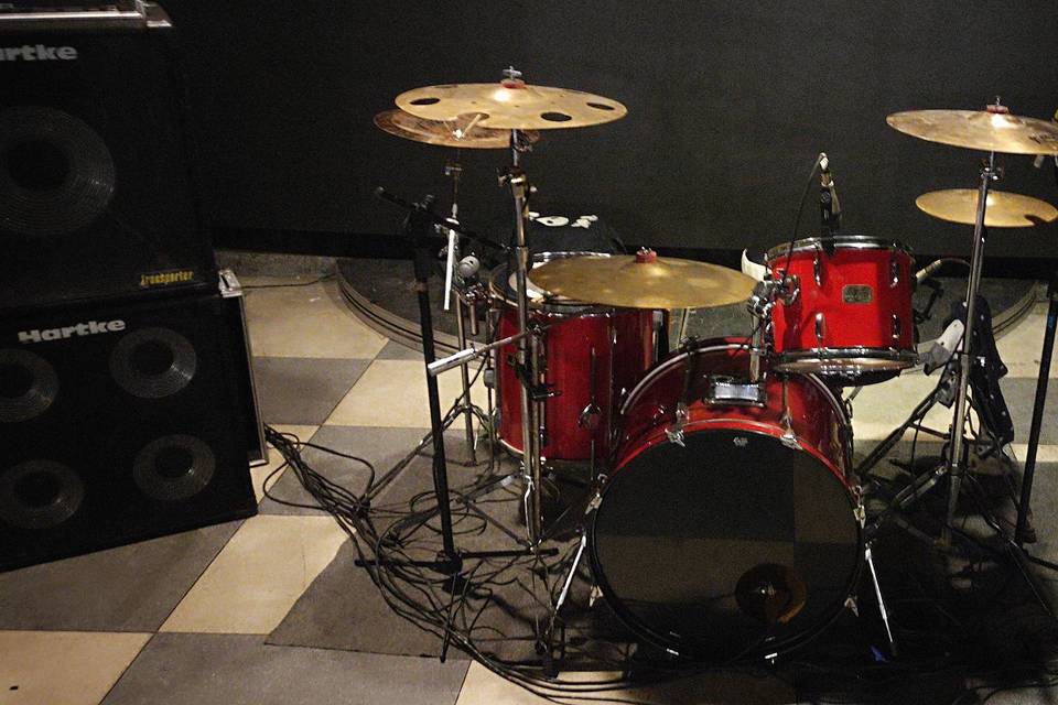 Baixo Batera e Guitarra