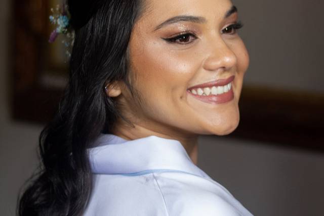 Maquiagem e Penteado