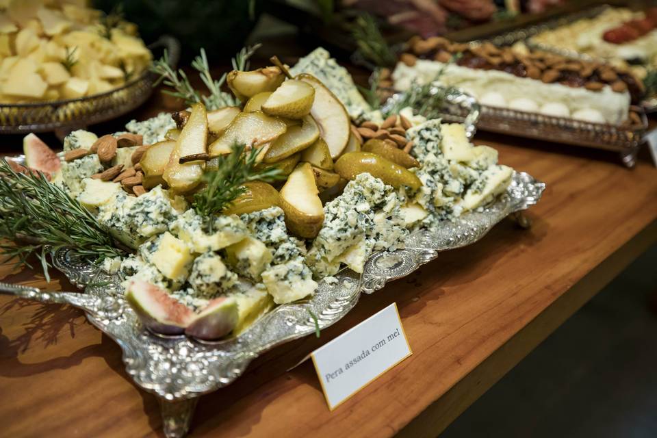 Peras assadas com gorgonzola
