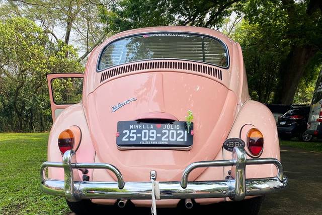 Fusca rosa vintage decorado