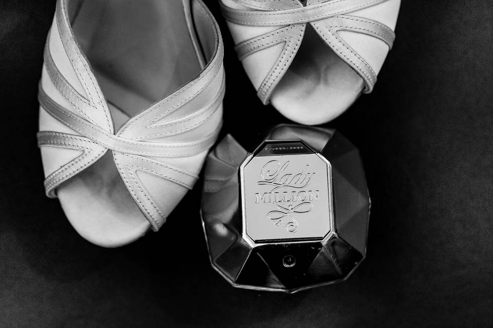 Sapato e perfume da noiva