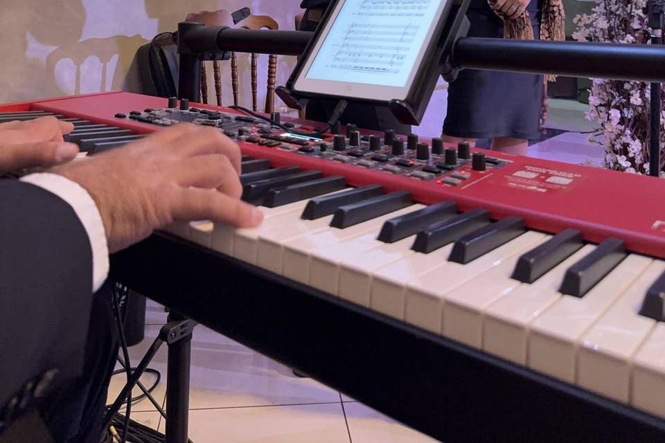 Teclado e cantores