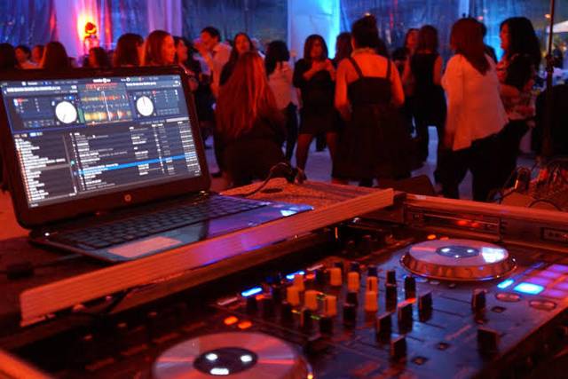 Dj institucional