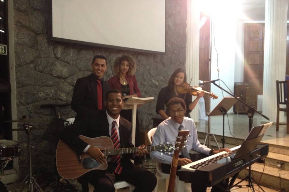 Grupo Musical Tom Certo