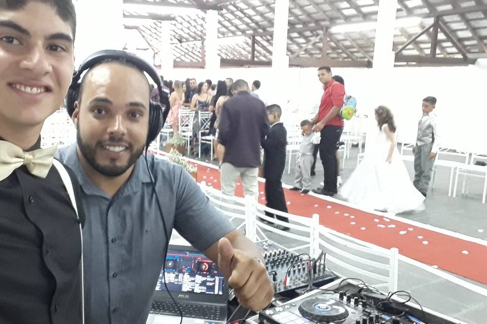 Parceria com DJ e celebrante