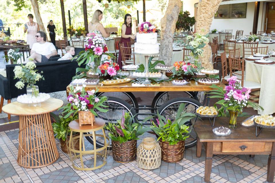 Mesa de Bolos e Doces