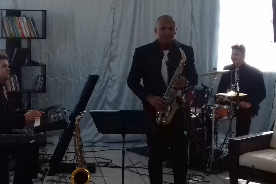 Sax e tleclado e batera