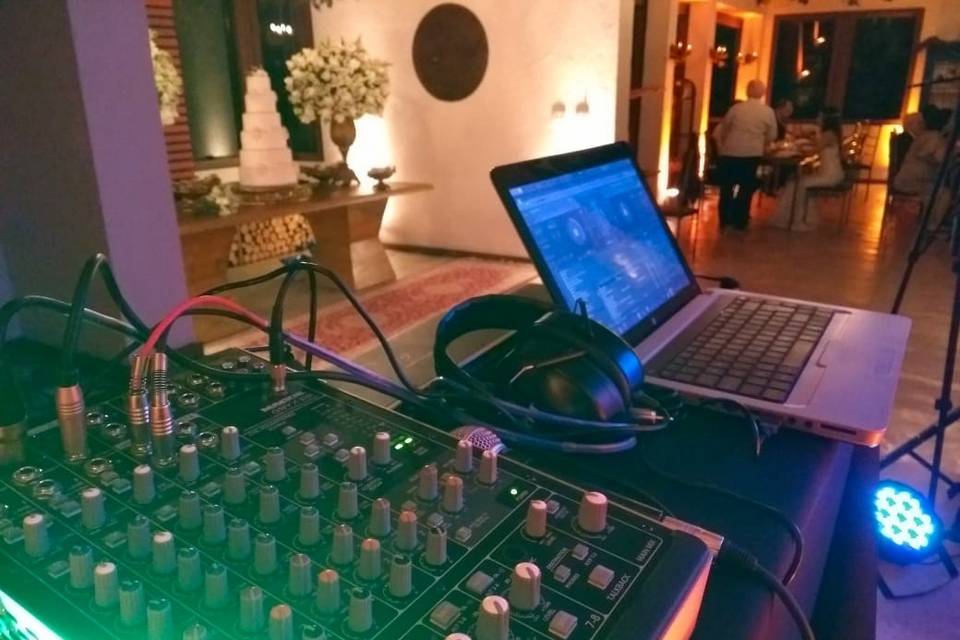 Serviço de DJ