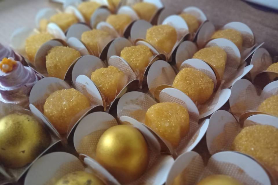 Bombom dourado e ninho dourado