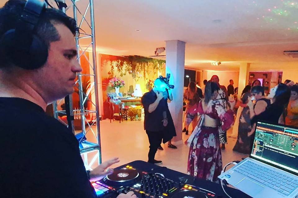 Renato DJ Som e Luz