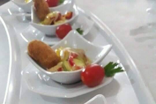 Ceviche com croquete de banana