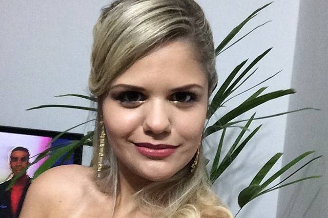 Penteado e maquiagem