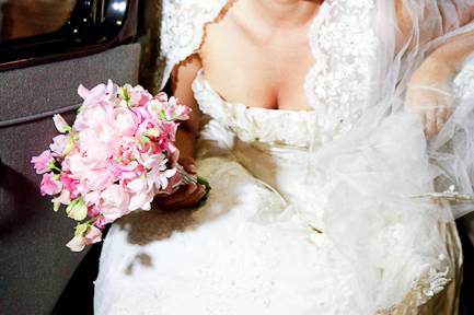Noiva saindo do carro