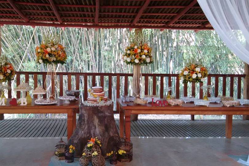 Mesa do bolo e doces