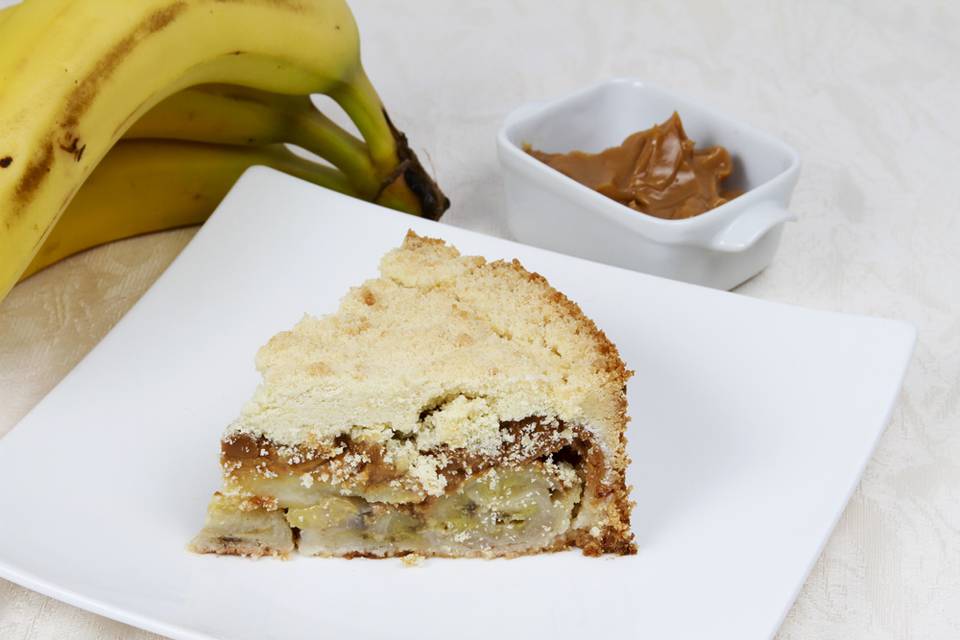 Cuca de Banana e doce de leite