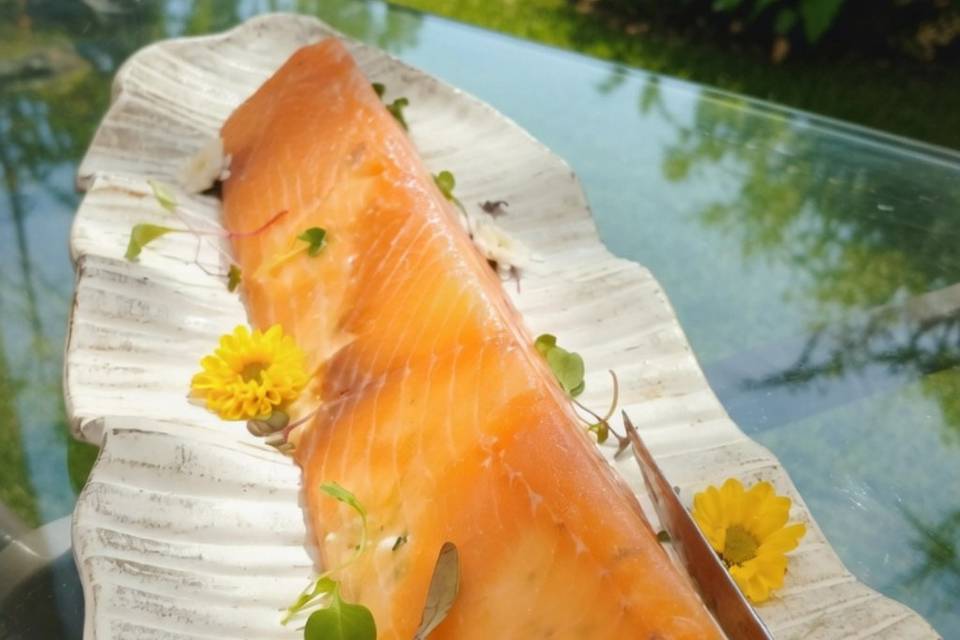 Antepasto de salmão defumado
