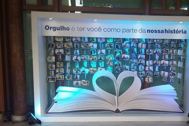 Painel livro retro iluminado