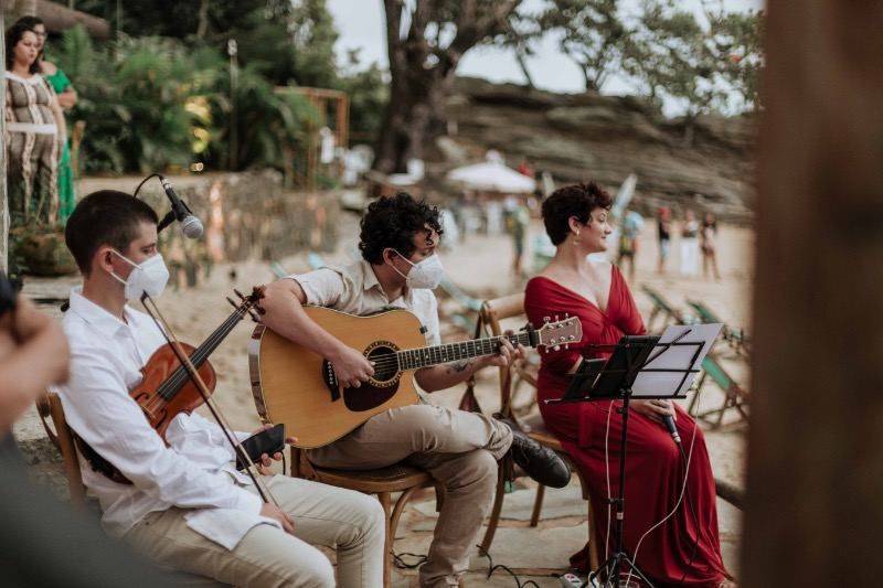 Violão, voz e violino