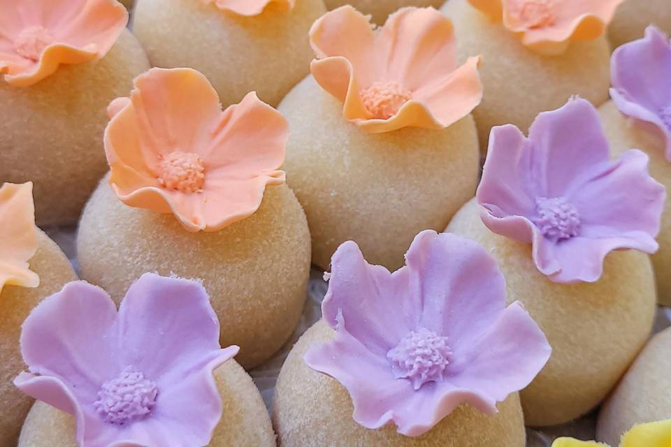 Brigadeiro ninho com flores