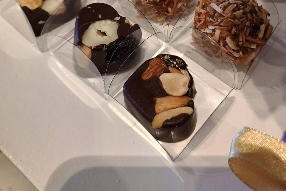 Doces finos ouriço e castanhas