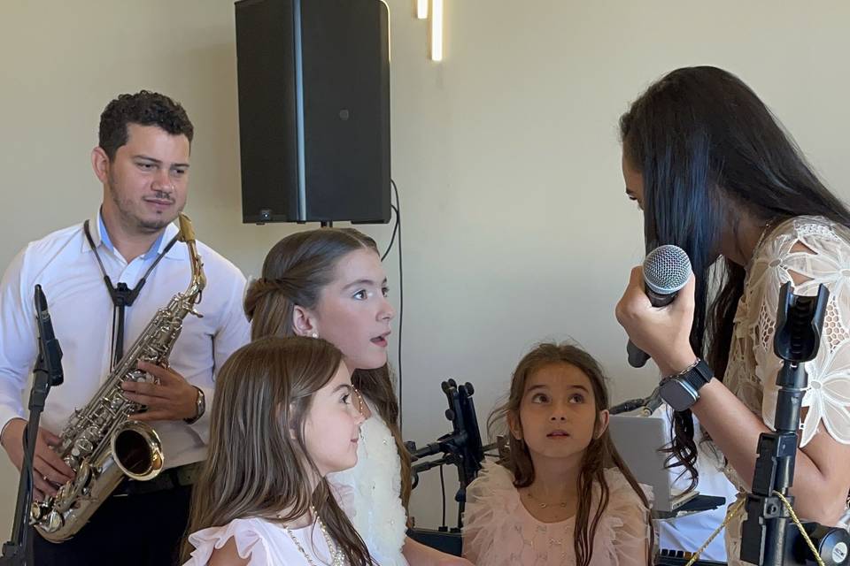 Preparando crianças p/ cantar