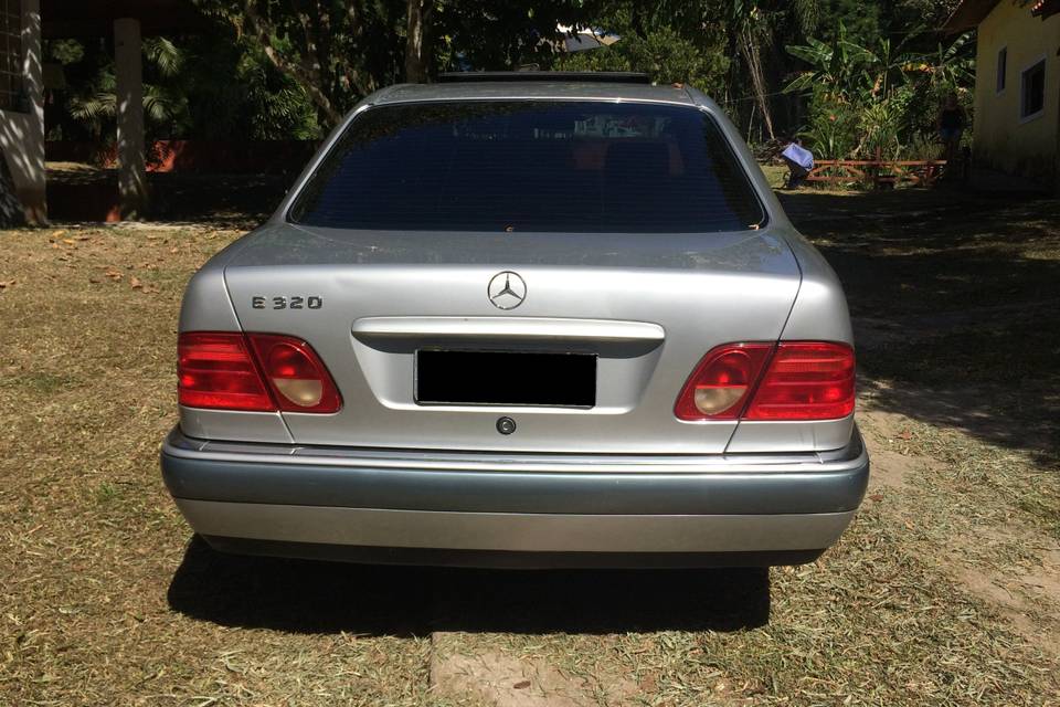 Mercedez Benz E320