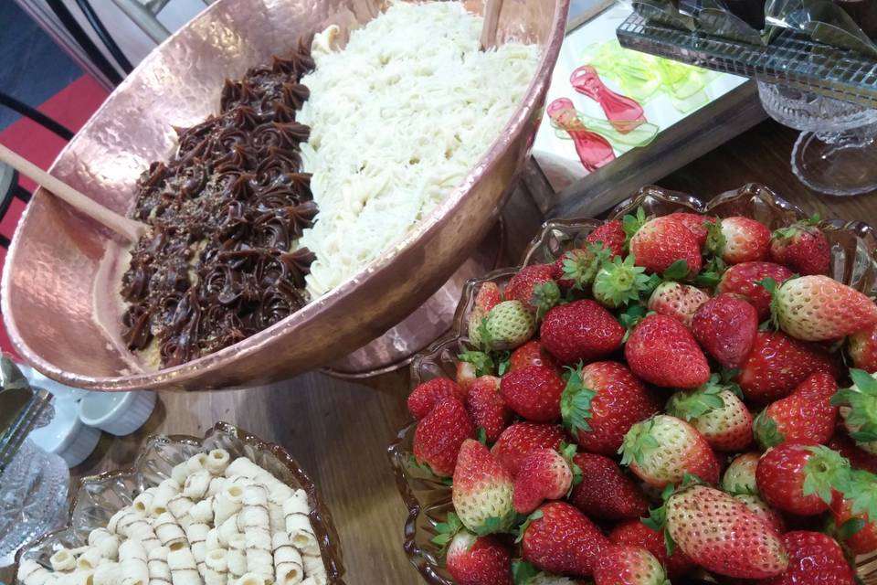 Tacho de brigadeiro com frutas