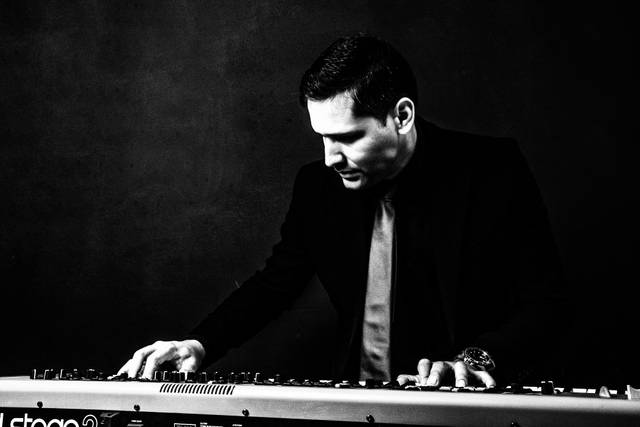 Teclados: Rômulo