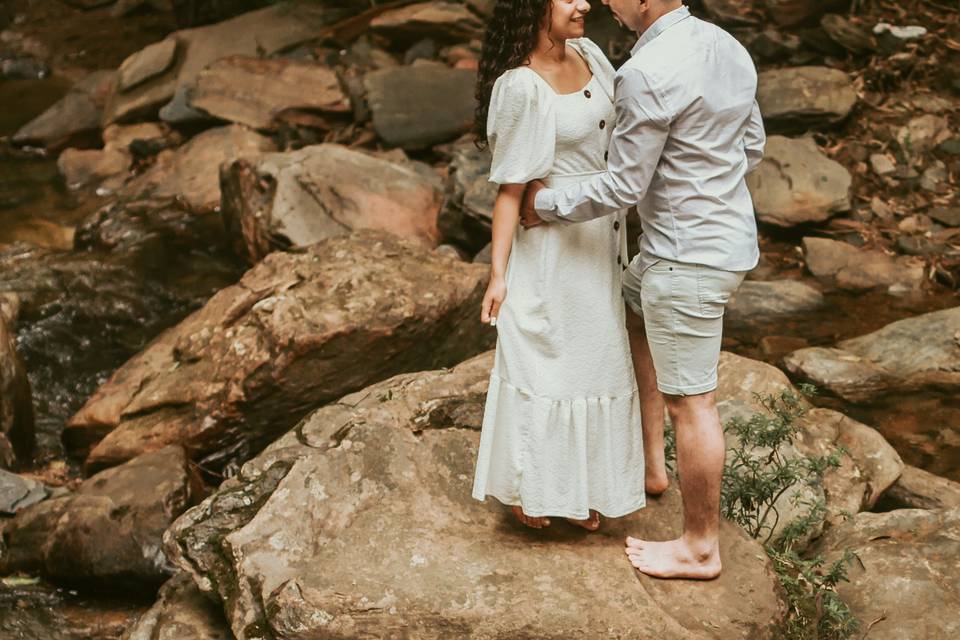 Ensaio de casal na cachoeira