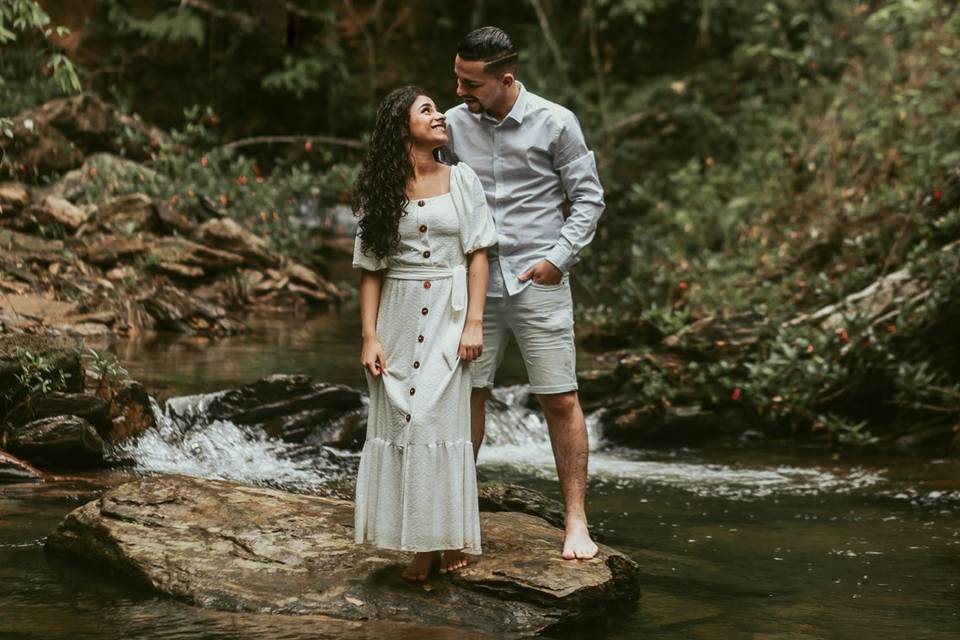 Ensaio de casal na cachoeira