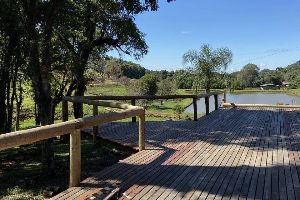 Área verde e lago