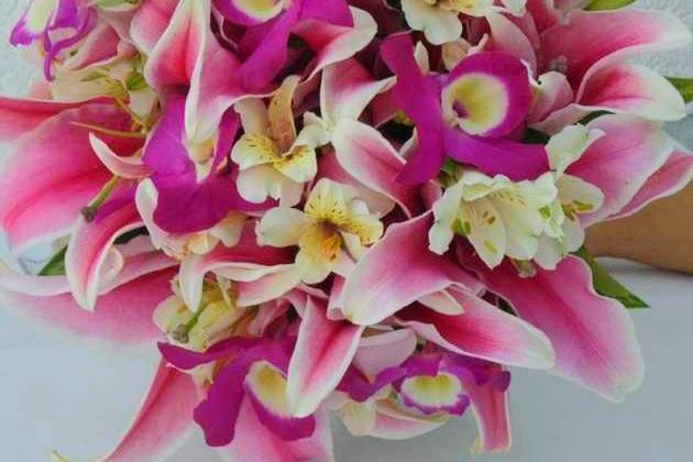 Buquê de lírios com orquídeas