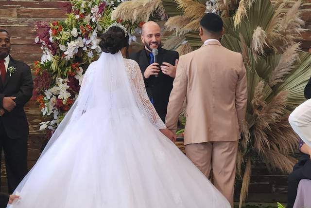 Celebrante Julio Guedes