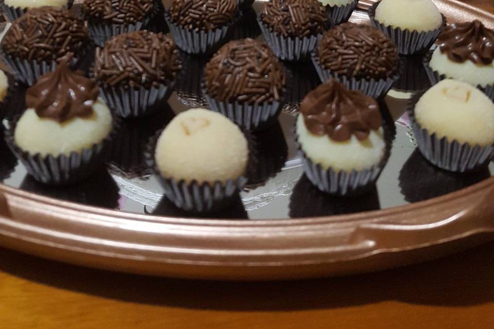 Brigadeiros + Bolo