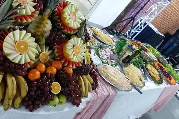 Frutas e saladas