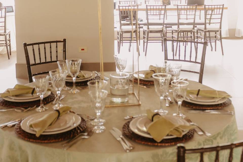 Decoração branco e verde oliva