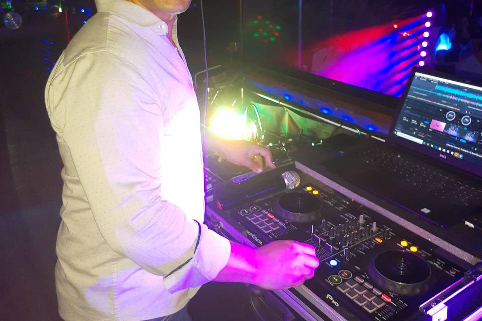 DJ Tom Scott