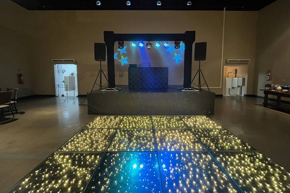 Palco, pista led, som e luz